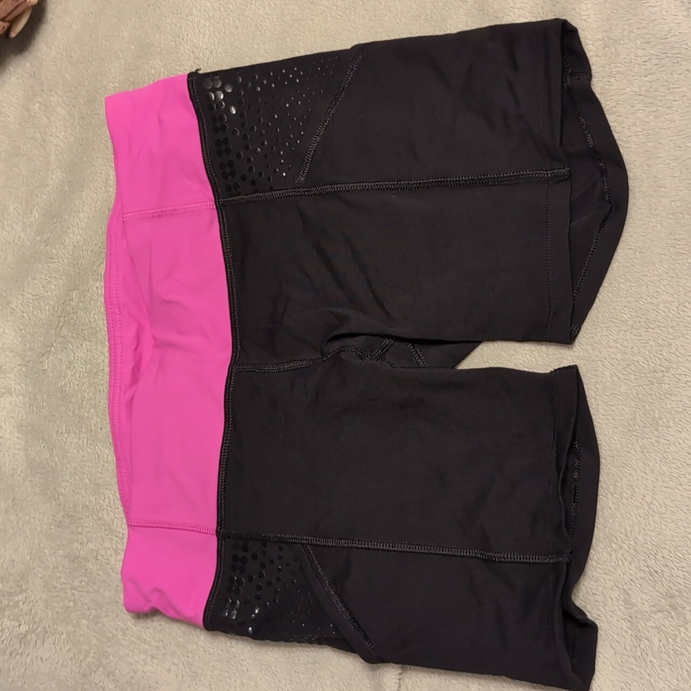 lululemon athletica Women's Athletic Shorts in Black and Pink - 8 - Picture 4 of 6